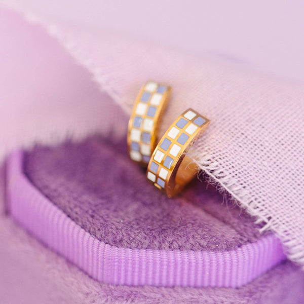 Periwinkle Checkered Huggies
