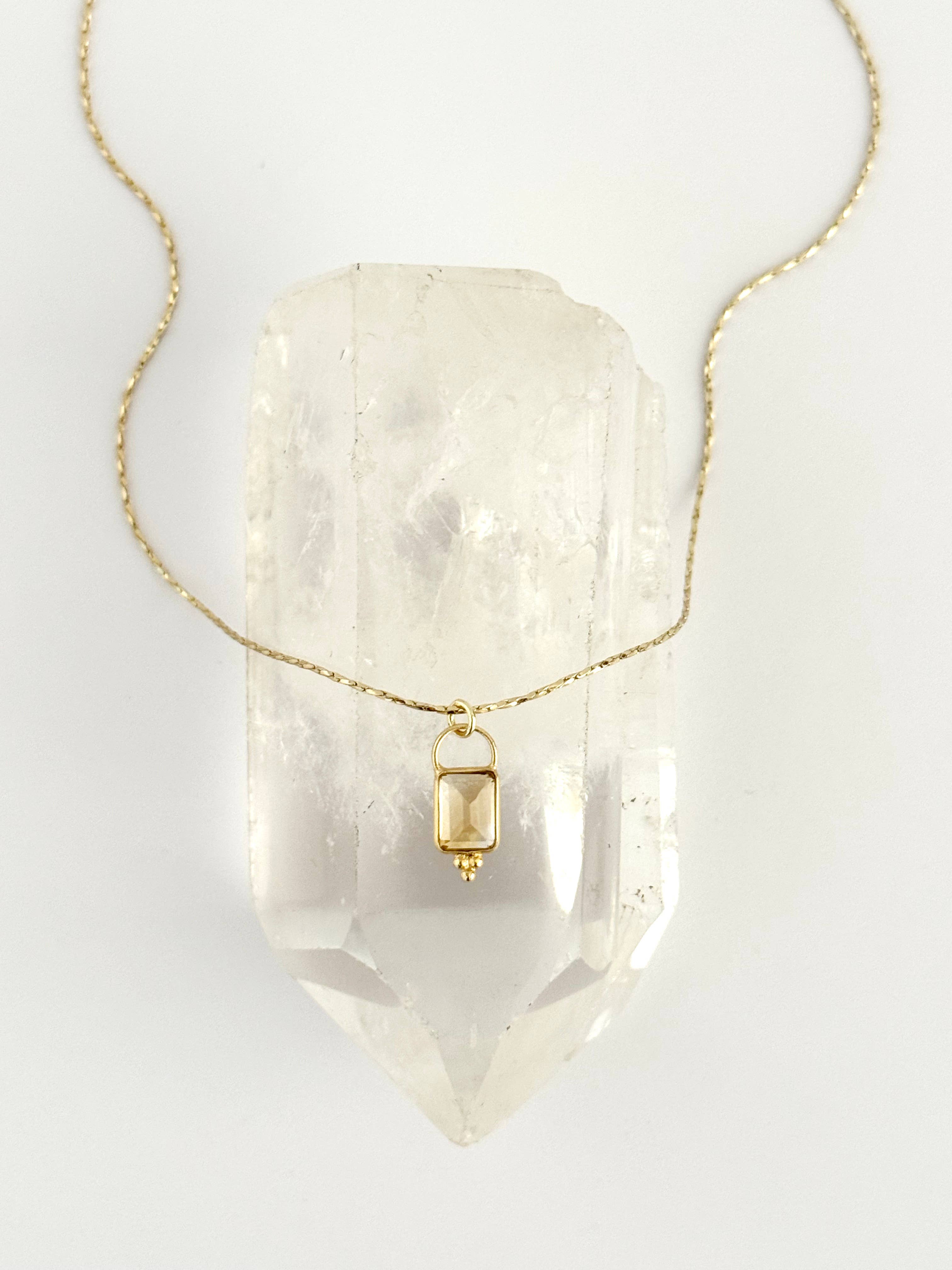 Une Pierre Précieuse Necklace 