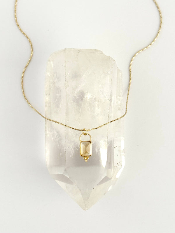 Une Pierre Précieuse Necklace 