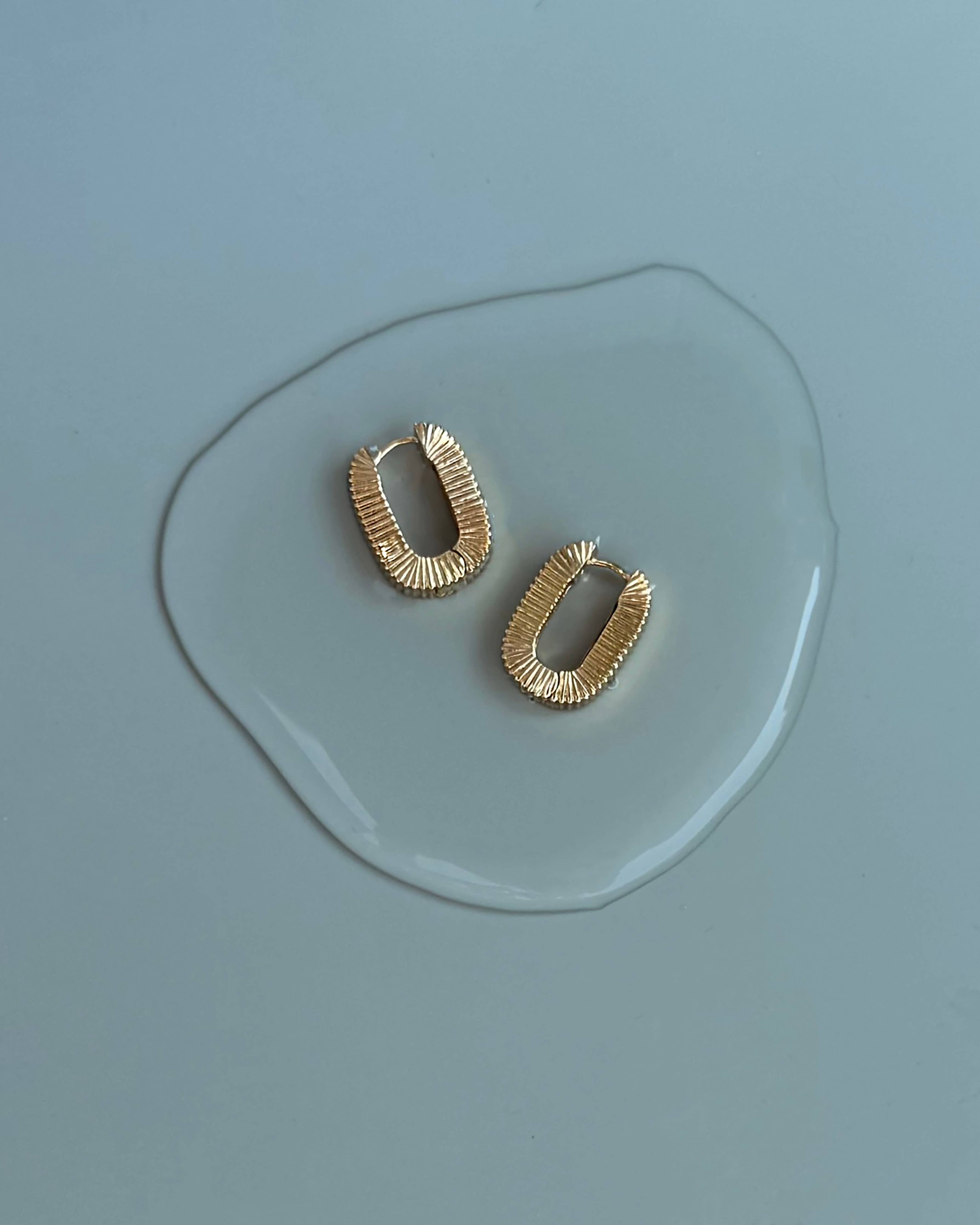 Elly Fluted Hoops