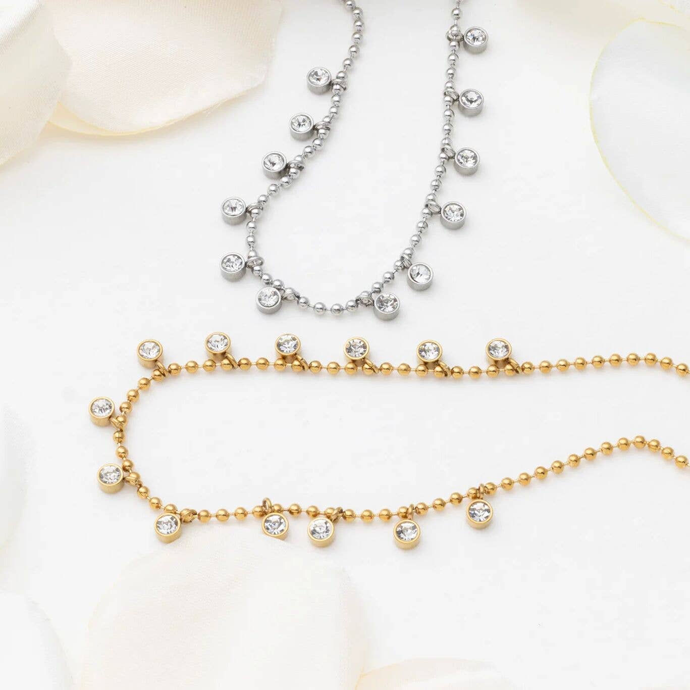 Round Stone Dangle Necklace