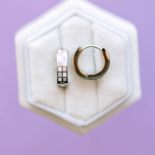 Silver Lilac Checkered Huggies