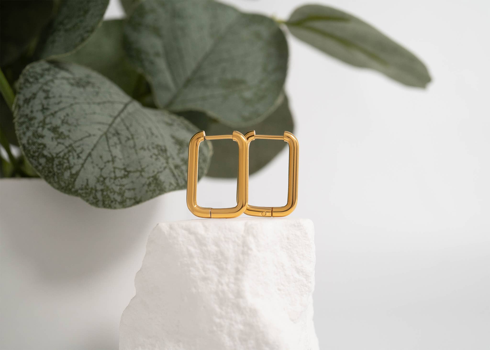 Rachelle Everyday Huggie Earrings