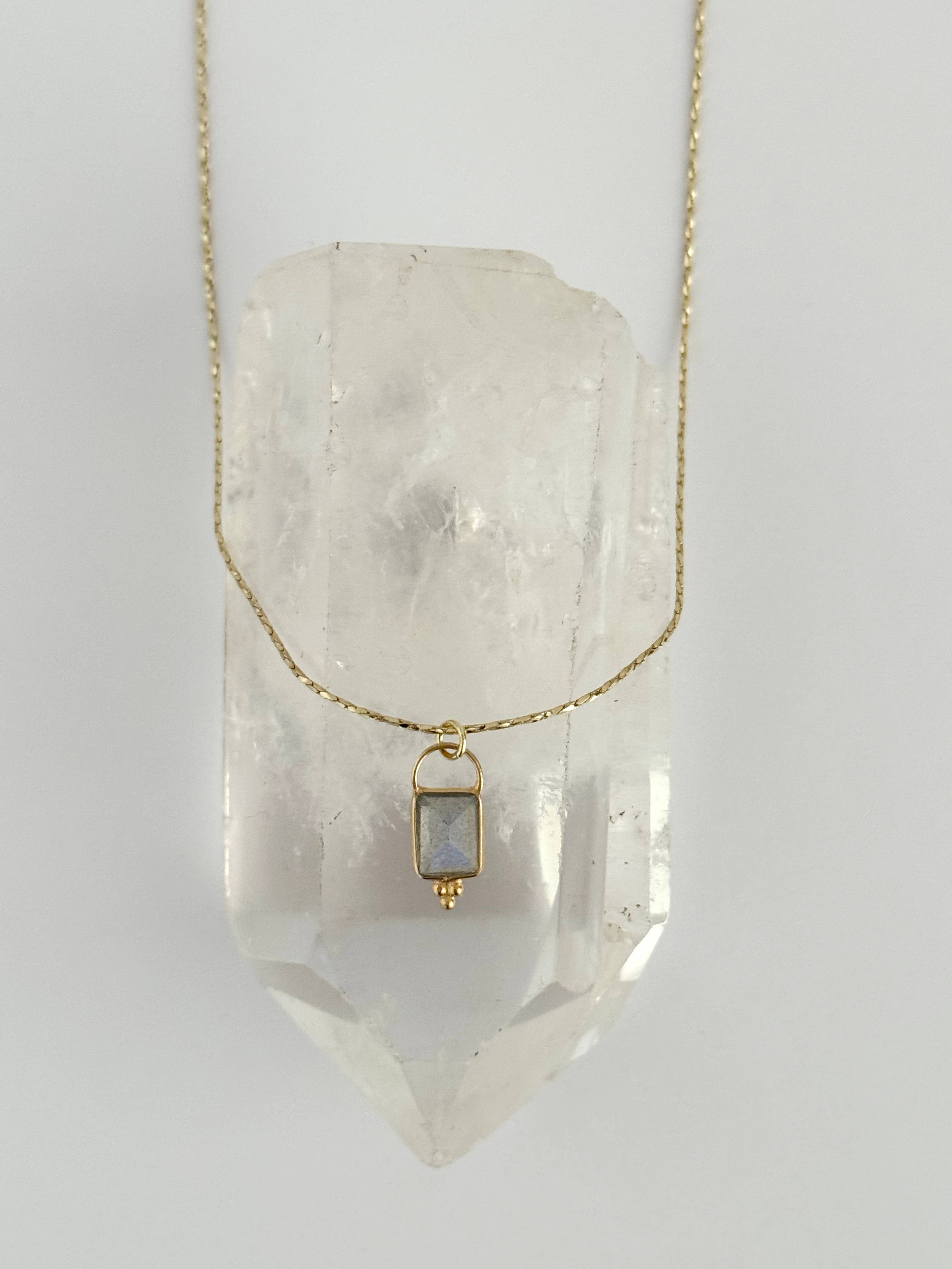 Une Pierre Précieuse Necklace 