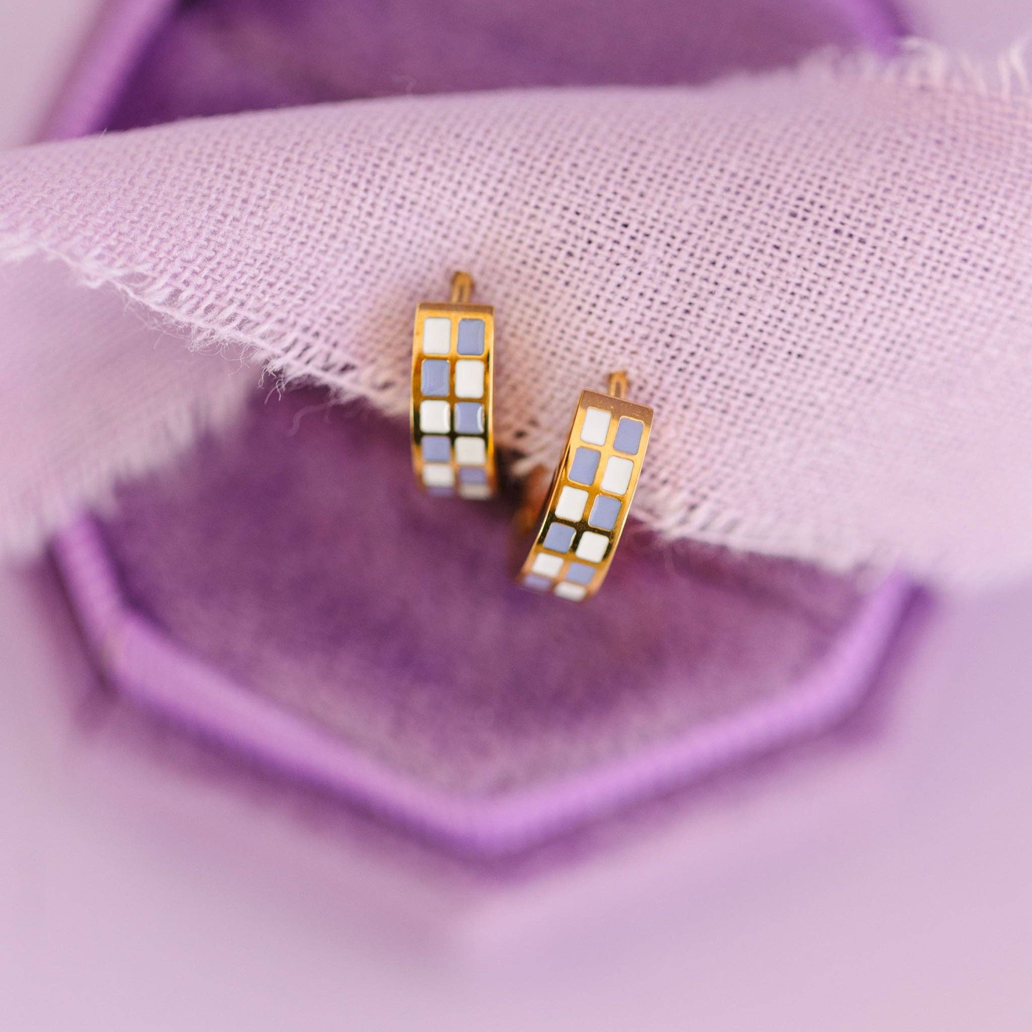 Periwinkle Checkered Huggies