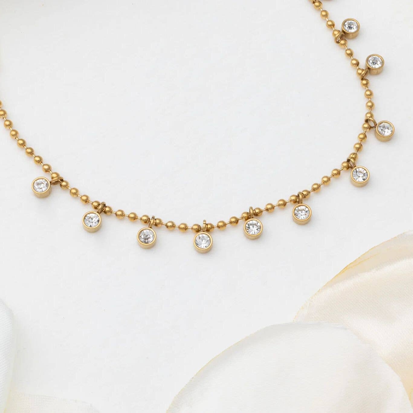 Round Stone Dangle Necklace