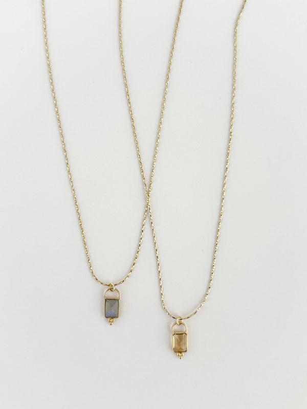 Une Pierre Précieuse Necklace 