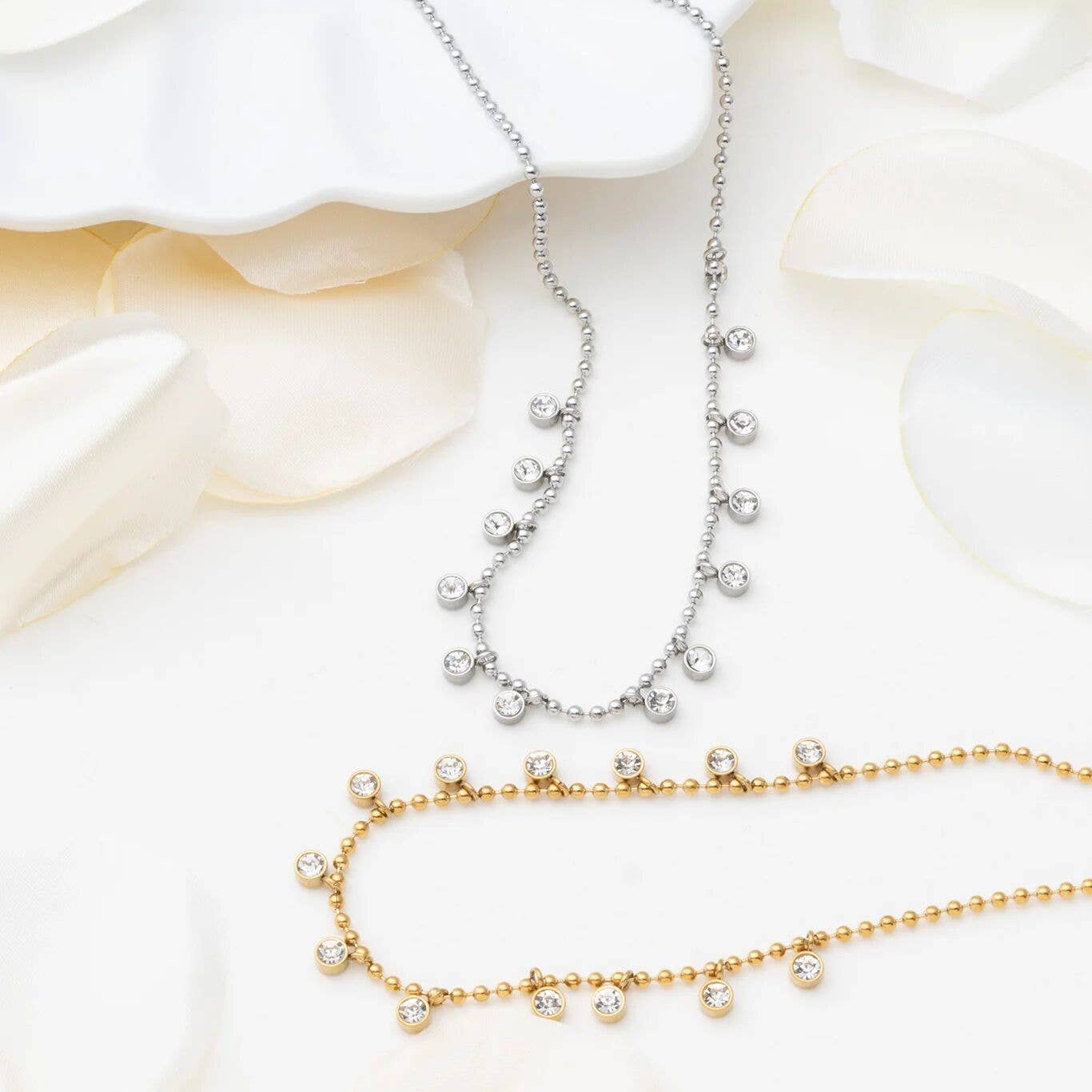 Round Stone Dangle Necklace