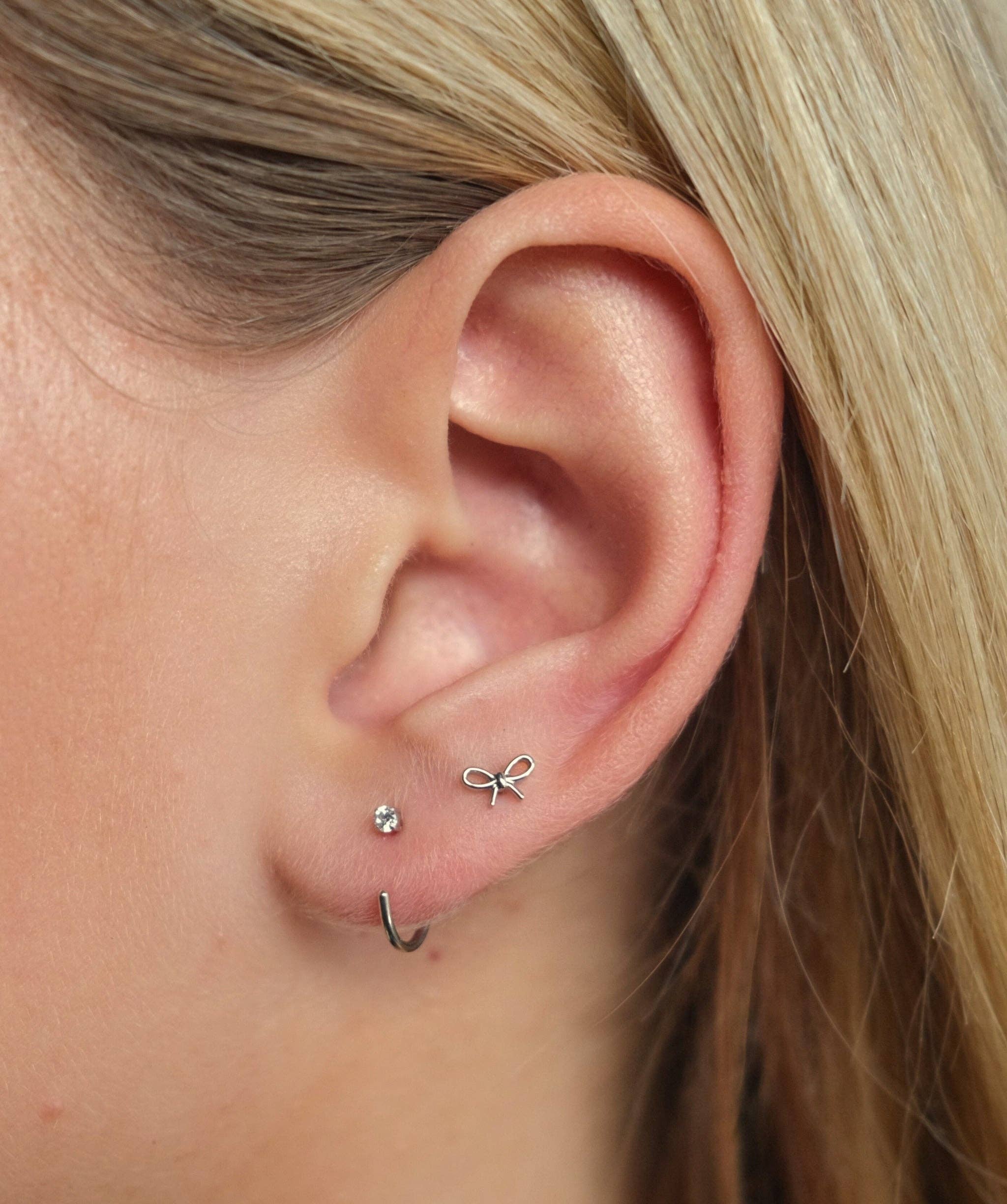 Bow Flat Back Stud